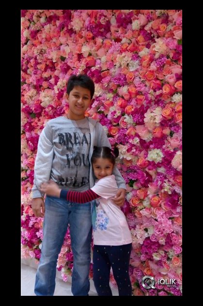 Mahesh-Babu-Family-London-Trip-Photos